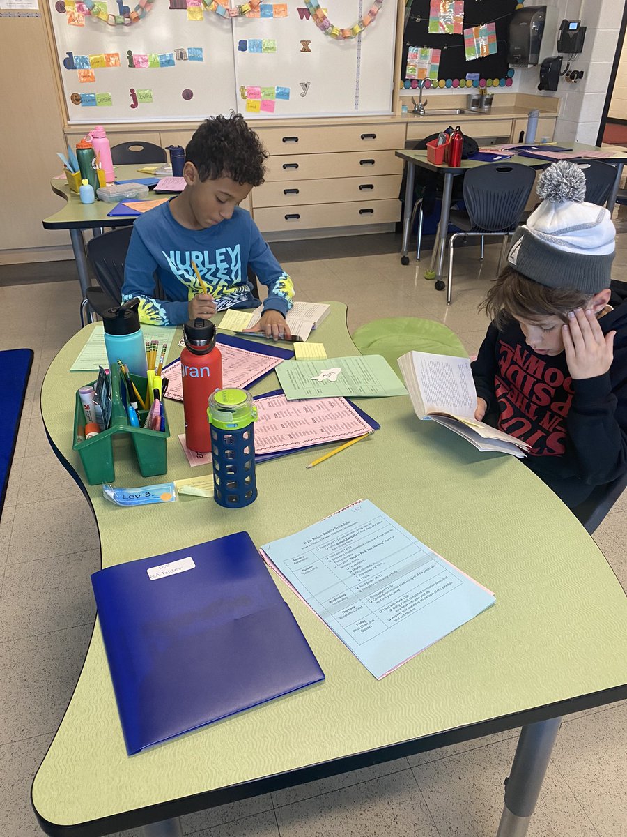 amandakraus46's tweet photo. Started book clubs today! Reading our first few pages and annotating for character traits! #kipway #109way @Miss_Buchman https://t.co/2sQ2PyWsxU