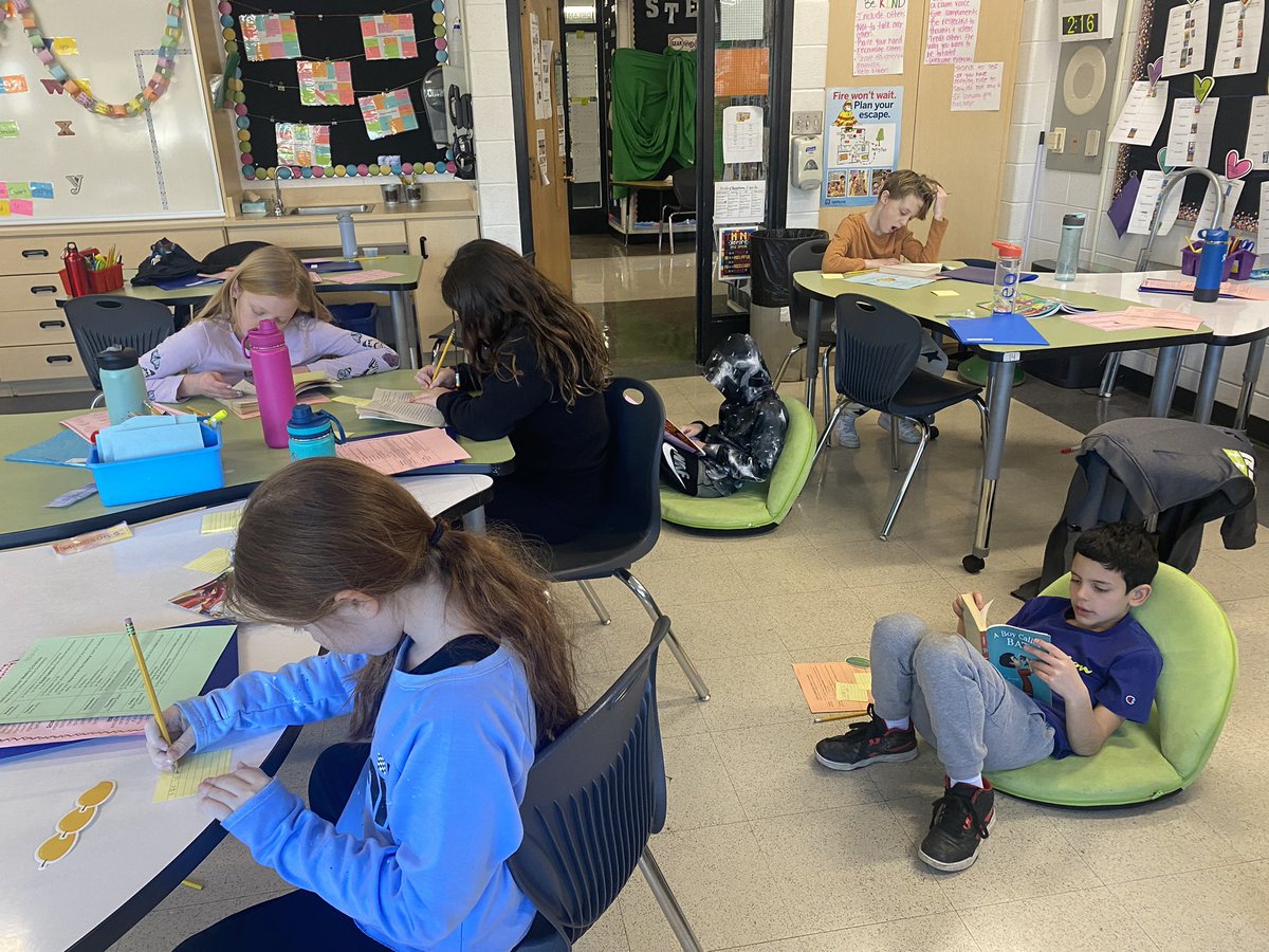 amandakraus46's tweet photo. Started book clubs today! Reading our first few pages and annotating for character traits! #kipway #109way @Miss_Buchman https://t.co/2sQ2PyWsxU