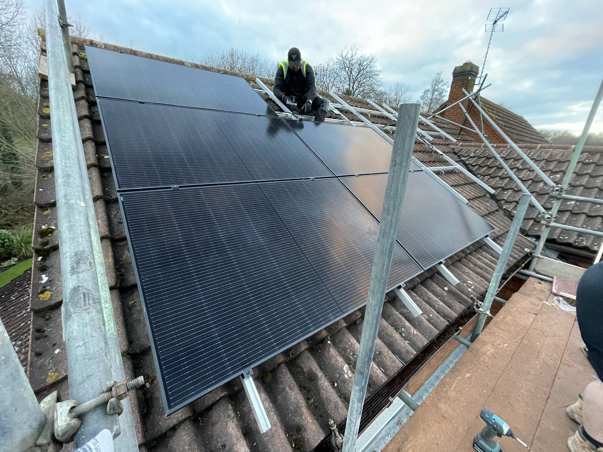 mandsroofers's tweet photo. Solar PV installation complete in Nottingham today for @cracking_energy #solarenergy #solar #roofing #roofers https://t.co/M1C3ZugcDy