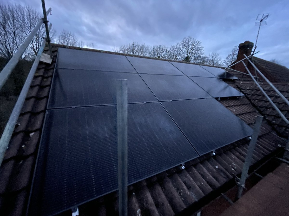 mandsroofers's tweet photo. Solar PV installation complete in Nottingham today for @cracking_energy #solarenergy #solar #roofing #roofers https://t.co/M1C3ZugcDy