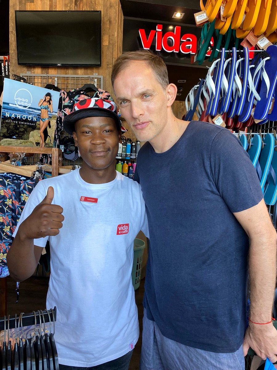 TuchelCam's tweet photo. Thomas Tuchel with a fan in Muizenberg, South Africa back on Christmas Eve. 🇿🇦🎄
⠀
Can’t believe I’ve just seen this! Thanks to @GZelanga who shared it to me. ☺️ https://t.co/Owv5Xw4SFq