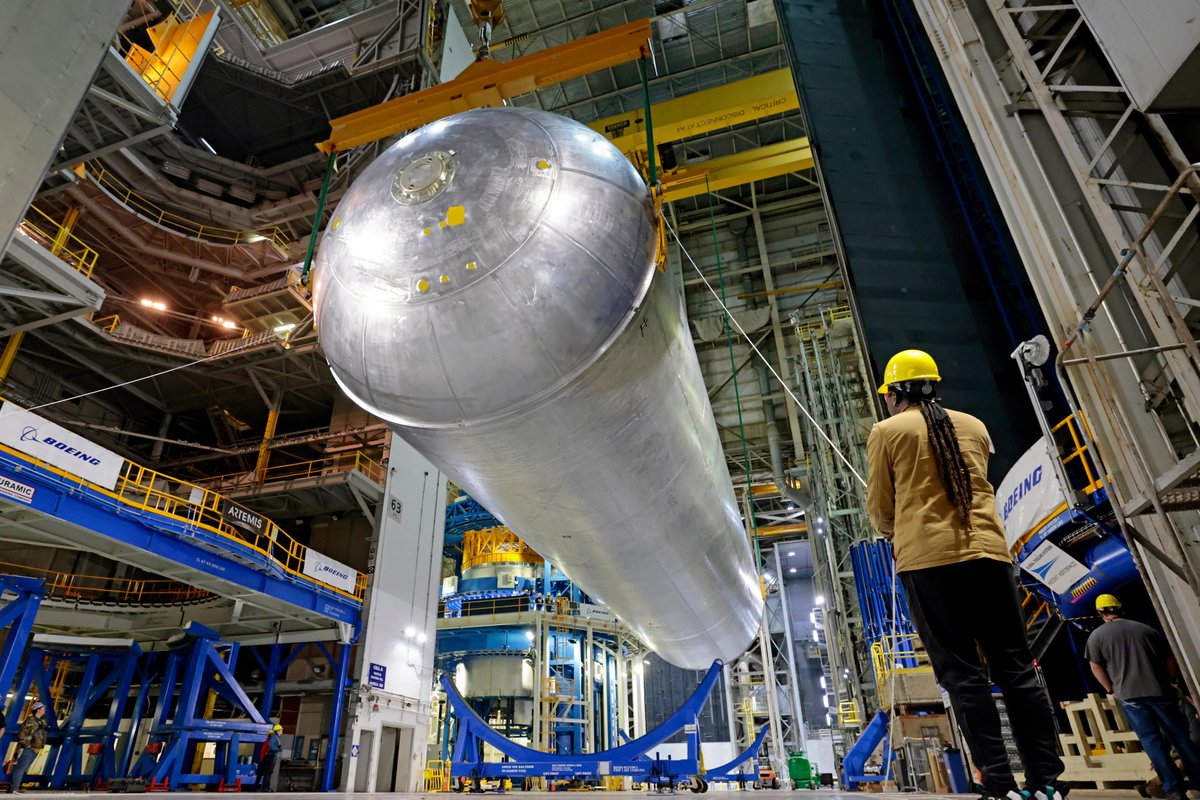 JimFree's tweet photo. #Artemis III hardware is on the move! @NASA_SLS's liquid hydrogen tank was recently moved into a new work area at #NASAMichoud to perform scans of the tank's dimensions in preparation for multiple join activities that will happen throughout the manufacturing process. https://t.co/1mOpo96VMw