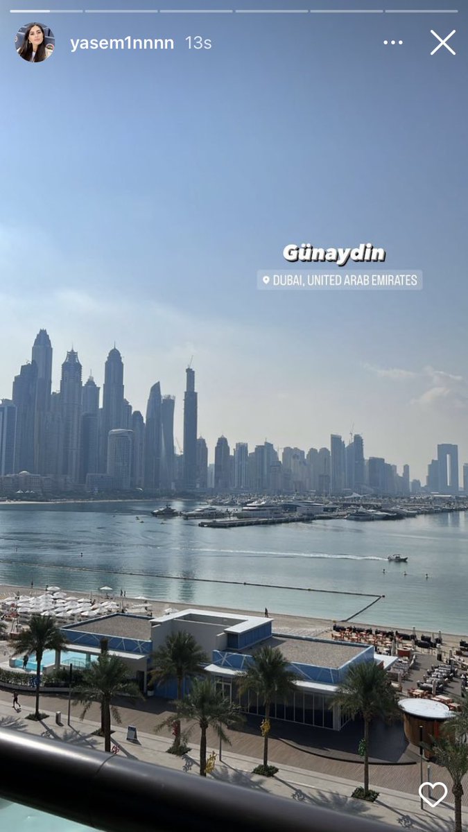 Şuna bak aq biz kahrımızdan ölecez kadın çıkmış geziyo ya bi gün ertelesen storylerinizi ölmezsiniz kocan yüzünden gs admini taşşak geçiyo zaten