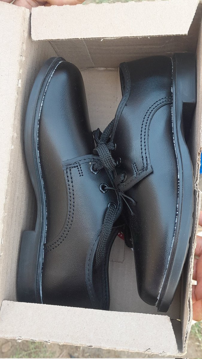 Puleng_Nathane's tweet image. As we celebrated #ANC111 over the weekend, I opened a school shoe drive & donated to less fortunate kids in Botshabelo. Schools open on Wednesday & I'm happy to put a smile on these kid's faces. A big thank you to everyone who donated🙏. It's a wrap!!💛💚🖤 #Rekaofela #ReyaPele