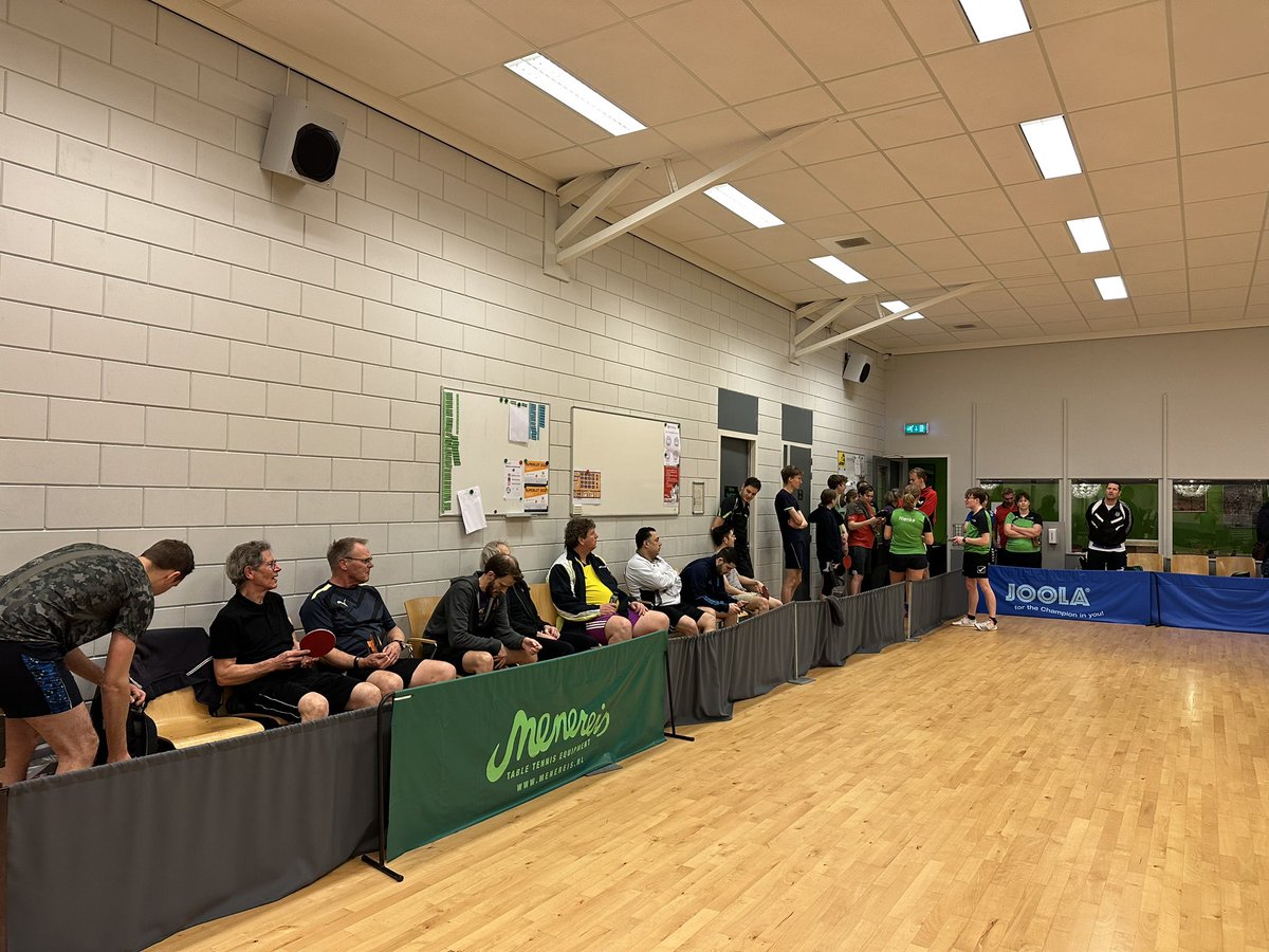 Vanavond het traditionele Johan Zuidbergtoernooi. Met Johan Zuidberg die met Ton het toernooi elk jaar opent. Iedereen tegen iedereen in de eerste ronde. #clubgevoel #sport