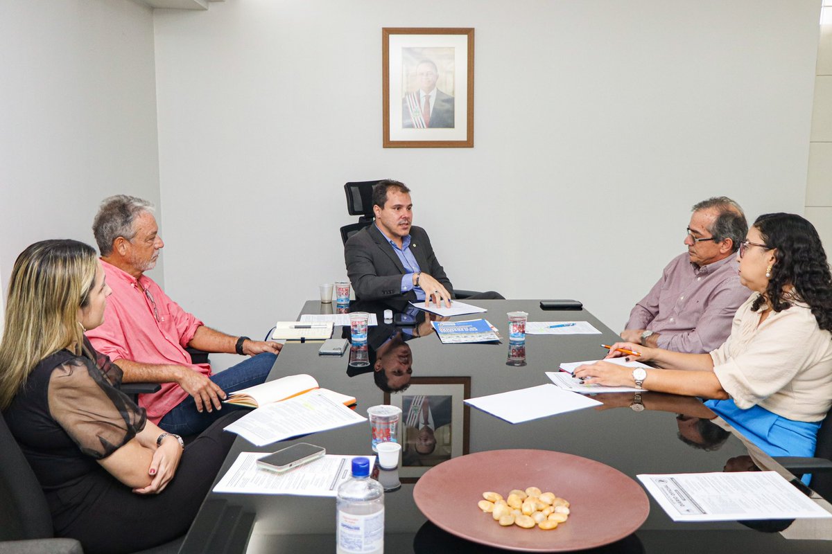 Seincma's tweet photo. 🛤️ Na tarde desta segunda-feira (9), o @GovernoMA, por meio da #Seinc e #Segov, reuniu com a @valenobrasil para alinhar a atuação da Rede de Desenvolvimento Territorial do Maranhão (Redetema) em 2023. https://t.co/9UIJFeSN4Q