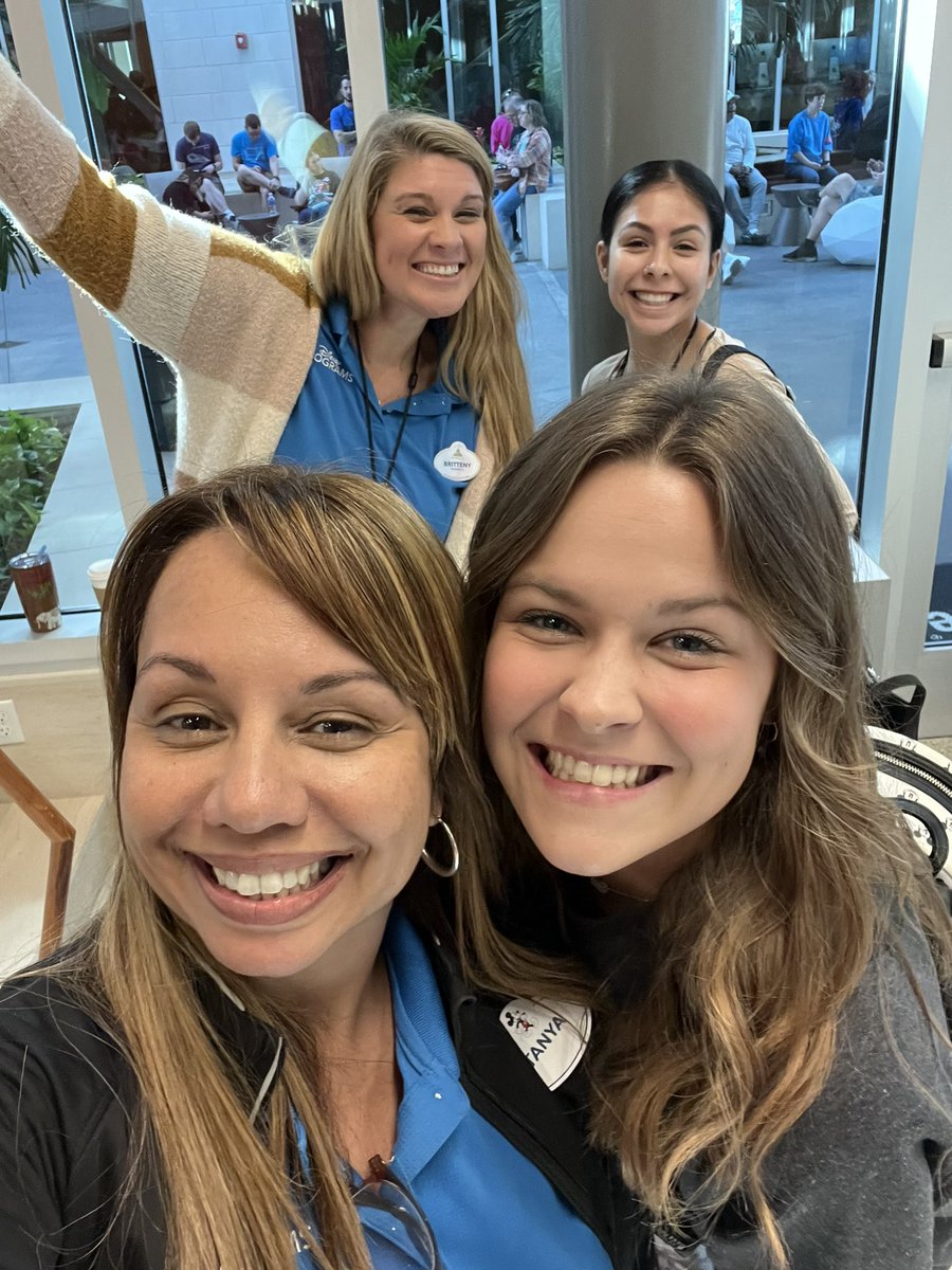disney_tanya's tweet photo. So great to meet you all 💕🦩 https://t.co/lo1L9QpVQA