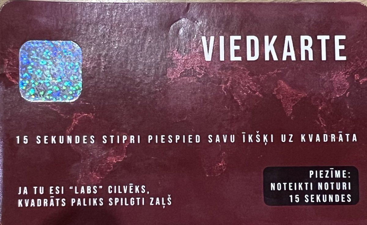 Rincix's tweet photo. Kas tas par vājprātu @Ogresnovads šodien Ogres Centra pamatskolas 7.klases skolēnus sadzen skolas zālē, liek klausīties mācītāju uzrunas un izdala šādas kartiņas?! 🤯 Tieši, kāpēc manam bērnam skolā būtu jāklausās tie melnsvārči?! @IgorsGrigorjevs šis nav normāli! https://t.co/gy3sqHysTz