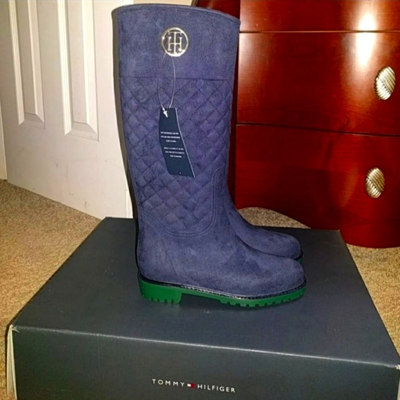 JenniferHammer5's tweet photo. So good I had to share! Check out all the items I'm loving on @Poshmarkapp #poshmark #fashion #style #shopmycloset #madewell #tommyhilfiger #hunter: https://t.co/aOXpIcWZ2Z https://t.co/2rNbd3sadN