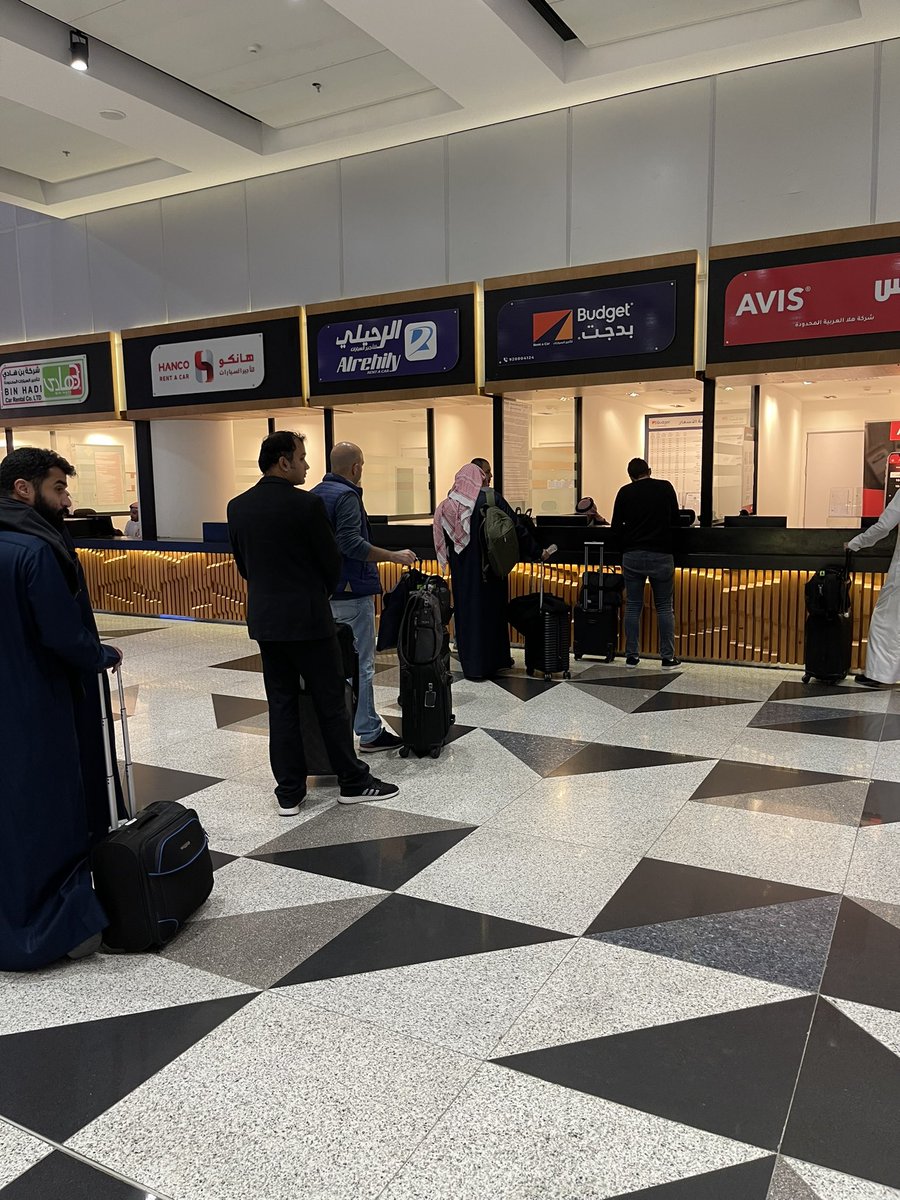 khaled1357's tweet photo. @BudgetSaudi الوضع ماساوي في مطار الملك عبدالعزيز بجدة https://t.co/3LKvHDqiyQ