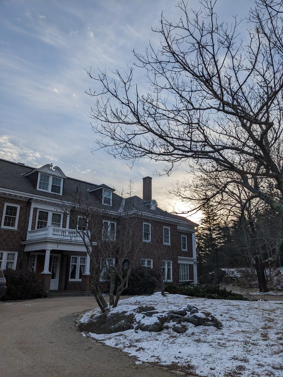 JAX_Education's tweet photo. Undergraduate students from @ColbyCollege are at @jacksonlab this week for a Cancer Genomics course taught by JAX genomic educators @EmalyPiecuch and @geraceel. It's going to be a great time! https://t.co/pHGX8qr4c2