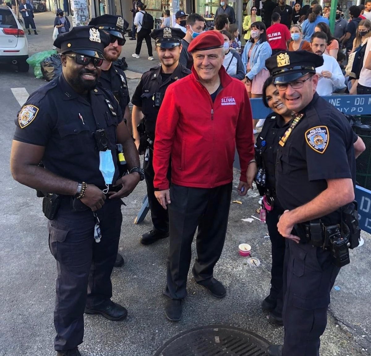 CurtisSliwa's tweet photo. Today is National #LawEnforcementAppreciationDay.

Every day, we must show our support for the brave men and woman in blue, who risk their lives to protect all of us every day. I will ALWAYS proudly #BacktheBlue and support our brave law enforcement officers https://t.co/wAjxM5r80t