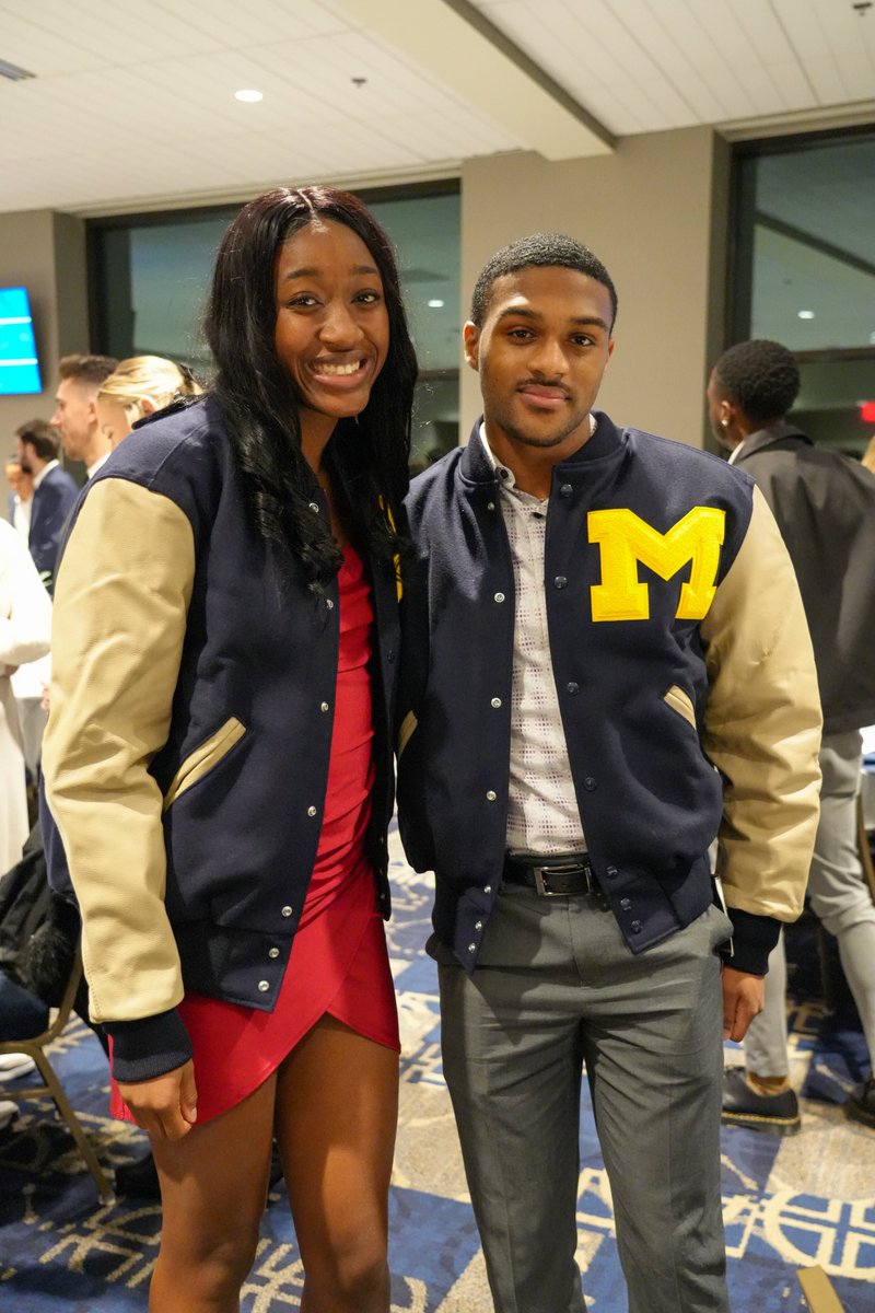 UMichTrack's tweet photo. Congrats to our first-year letter winners on some cool new jackets!

#GoBlue https://t.co/VTh9NrzbUR