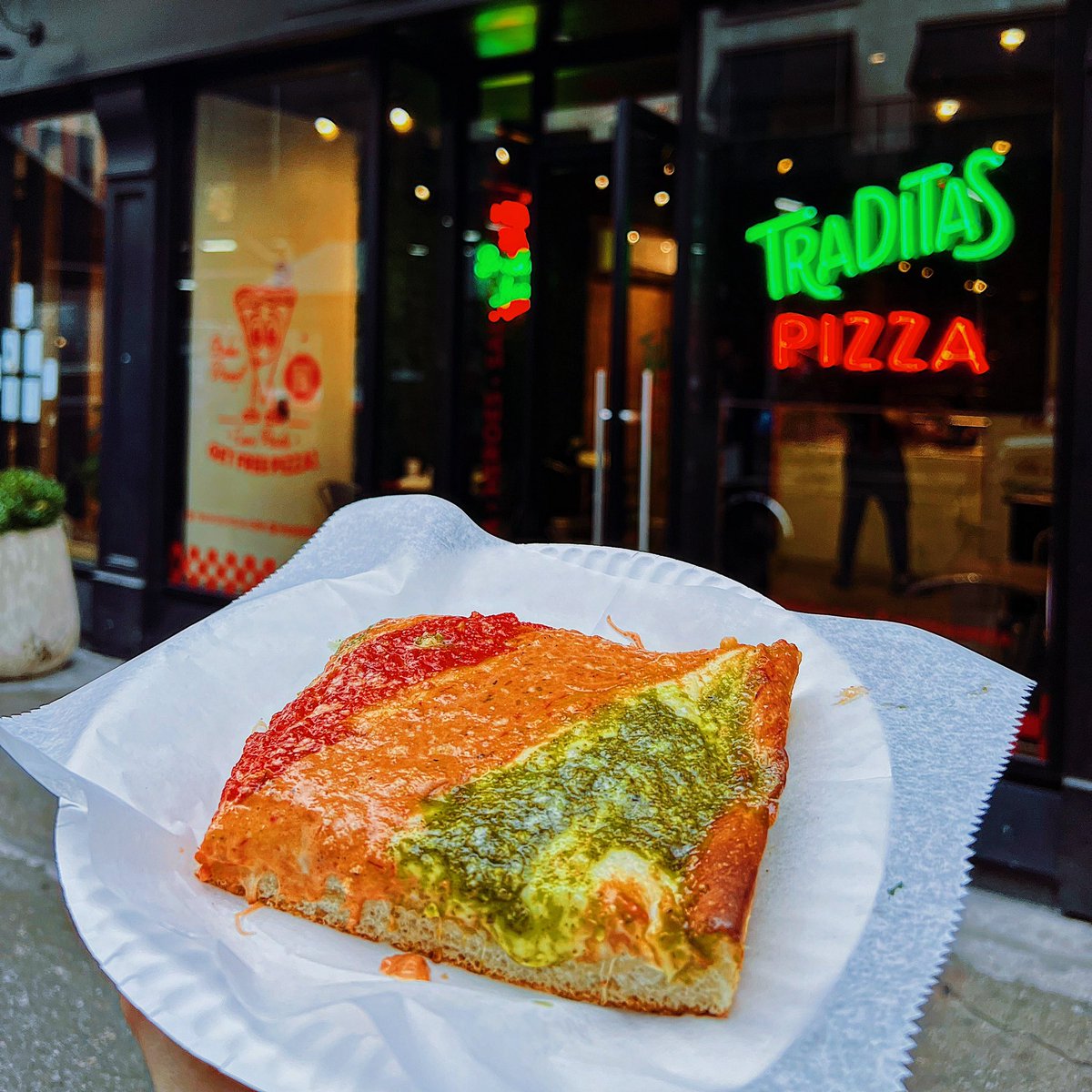 traditas's tweet photo. MVP Slice. Marinara. Vodka. Pesto. 🔥🔥🔥 https://t.co/yqIAt2YQXz