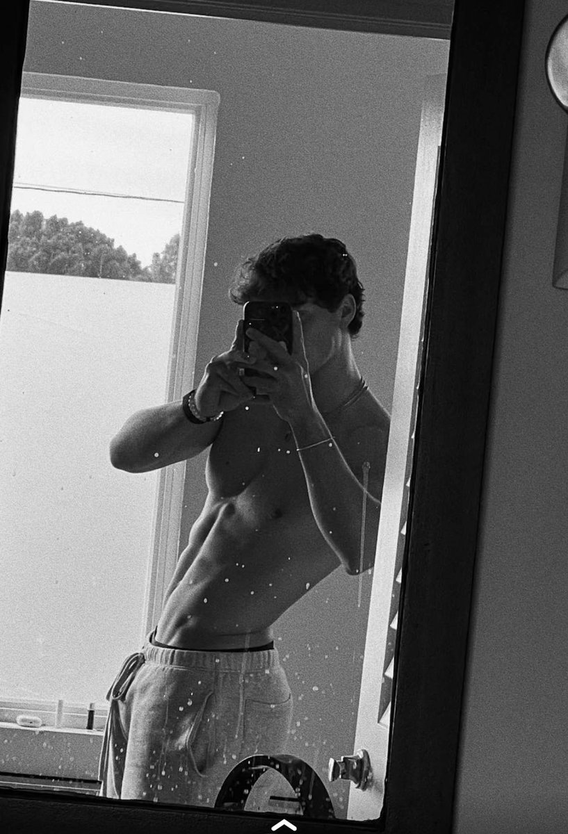 marchaaee's tweet photo. noah beck bulging (bulge) via snap https://t.co/ayu2C1f9Dh