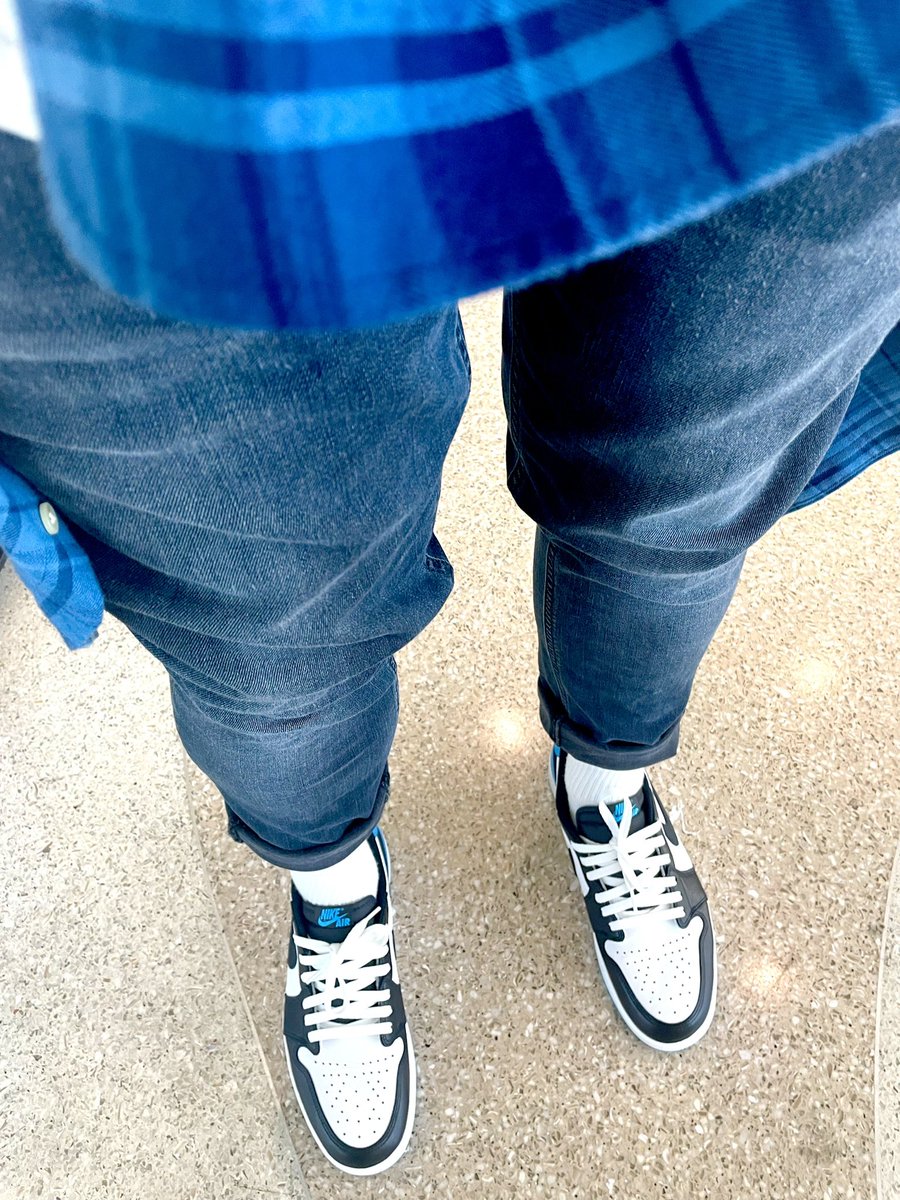 ruthless_305's tweet image. New Year same vibe 🤷🏻‍♂️😎 #aj1 #jordan1low #powderblue #nudiejeans #POLO