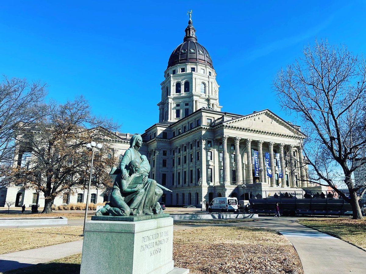 It was a beautiful day for the inauguration of @GovLauraKelly #ksgov #adastraperaspera