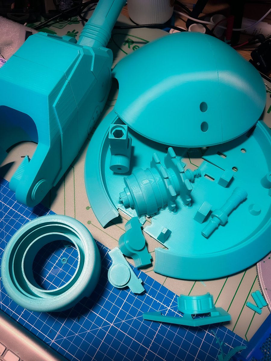 SamPrentice's tweet image. It’s the pits! Well it’s a #pitdroid from droid division awoken once again by the speed of the @bambulab_official #3dprinters !! And @polymaker_3d #polysmooth filament - I’ve been waiting for the right moment to get this job done and..
Now is the time!  #hotmakes