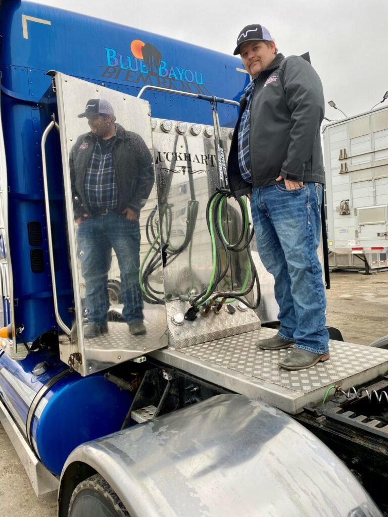 TruckNewsMag's tweet photo. Hauling #livestock is a dangerous but satisfying job. #truckdriver Kevin Smeltzer enjoys the variety and old-school camaraderie it provides. @Luckhart_Trans
https://t.co/vJQ0CUwnxx
#trucking #transportation https://t.co/PhwVzvvQFU