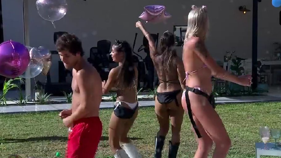 ComentandingGH's tweet photo. Ma yo ne sa 🎶#JulietaPoggio #PoolPartyEnGH #PoolParty #granhermano #GranHermano2023 #GH2023 #Gh2022 #gh #9EnePoolPaEnGH https://t.co/8P4SMUj5Ud