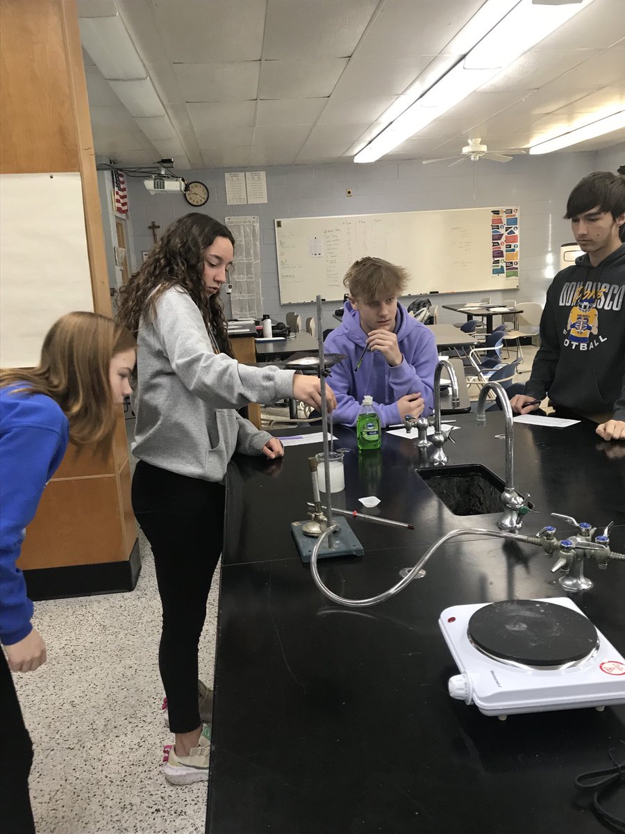 NicholsonTonya's tweet photo. Does a solute change the boiling point of water? #addsaltwhenyoucook #realworldapplication #boscoscience https://t.co/irNLvVELCp