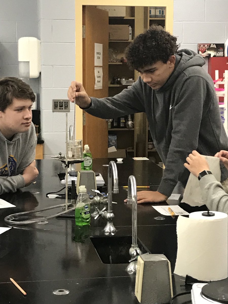 NicholsonTonya's tweet photo. Does a solute change the boiling point of water? #addsaltwhenyoucook #realworldapplication #boscoscience https://t.co/irNLvVELCp