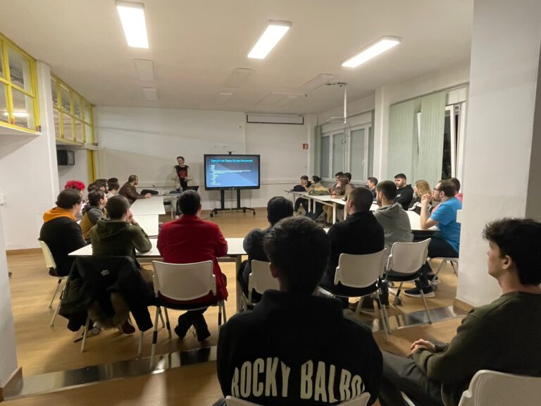 El CEO &amp; Game Designer de <a href="/svcgames/">SVC Games</a>  <a href="/sergiodelvalle/">Sergio del Valle</a> compartió con el alumnado de Imagen y Sonido y del Curso de Especialización de Videojuegos, sus más de 20 años de experiencia en el sector. Durante la charla pudieron probar la Beta de su próximo juego <a href="/BedtimeRampage/">Bedtime Rampage</a>