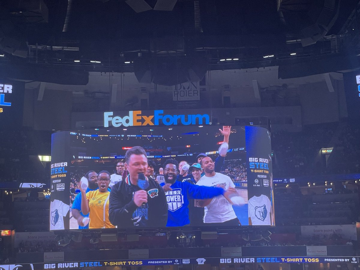 @memgrizz handled business last night against @utahjazz! Oh, @PeerPower901 was there on the court throwing shirts with @DustinStarr! We had fun! #peerpower901 #handlingGRIZness #memphis10 #wedontbluff