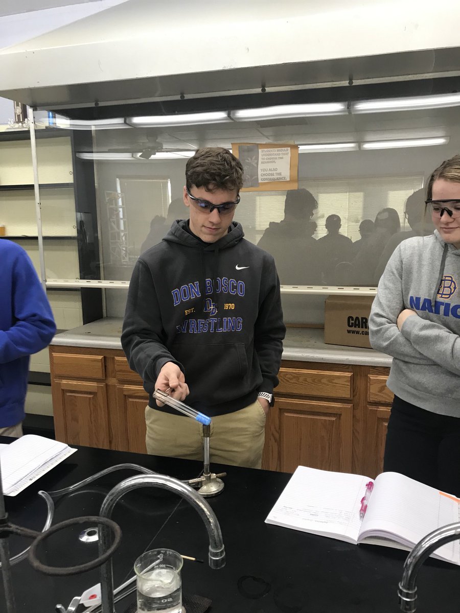 NicholsonTonya's tweet photo. How much water is in the hydrated crystalline substance? #bondtypes #boscoscience #36% https://t.co/gw0NnI7sTA