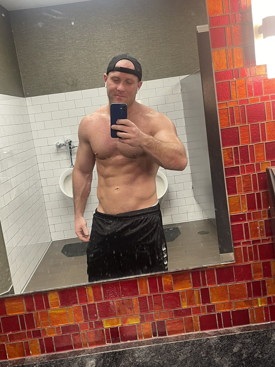 JM3off's tweet photo. Come check me only fans out free 7 day trial I’m getting jacked for summer 😜😜 https://t.co/MzKOSvPqox