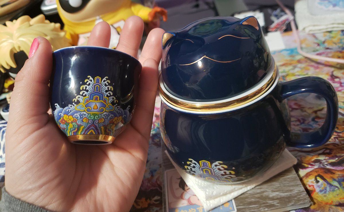 MintJustice's tweet photo. I know I mentioned I am cat cup crazy,,, and I'm about to reveal it now that I got another teapot and cup set lol~ Don't mind the napkins,,, just a little precaution of my clumsy myself,,, https://t.co/zq3qwIFdqX