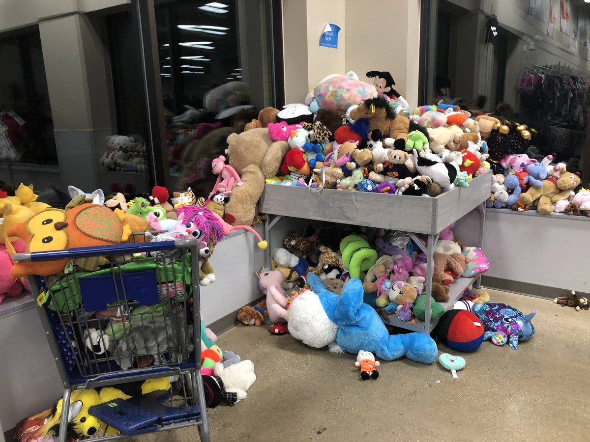 PlushieRus's tweet photo. One picture I forgot to show you all! It’s not like this by any means all the time but sometimes! I usually dig for a good 30mins for friends that really need help or call to me 💕 https://t.co/9gxeh2fJcn