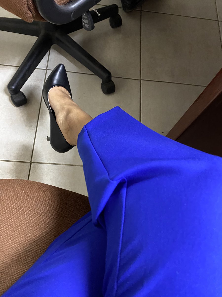 yara_lou's tweet photo. Me encantan mis zapatos. 😛 #godinezTime #LunesDeGanarSeguidores https://t.co/XVh0m6Ioum