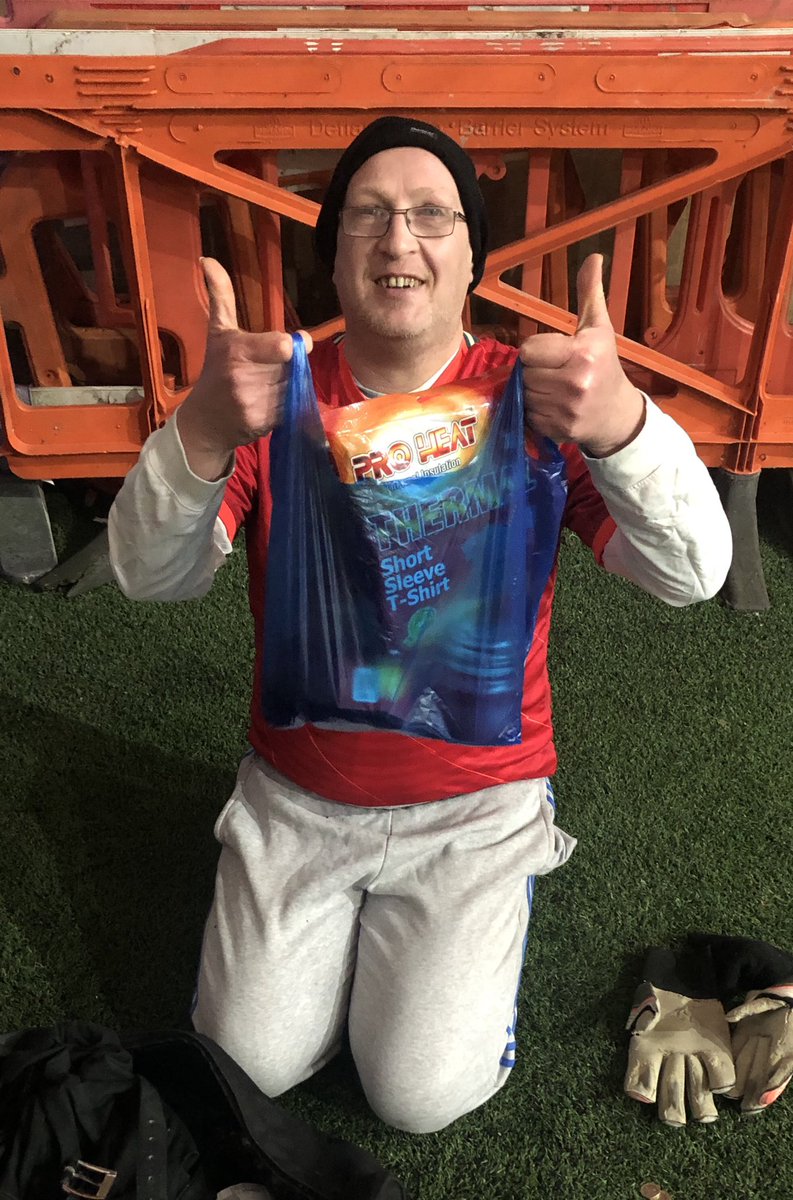 startingoverCIC's tweet photo. Great football therapy session tonight with the skins winning a really close game and the lads collecting their winter warmer packs thanks to @KnowsleyCouncil ❤️ https://t.co/Dhufn3XRj4