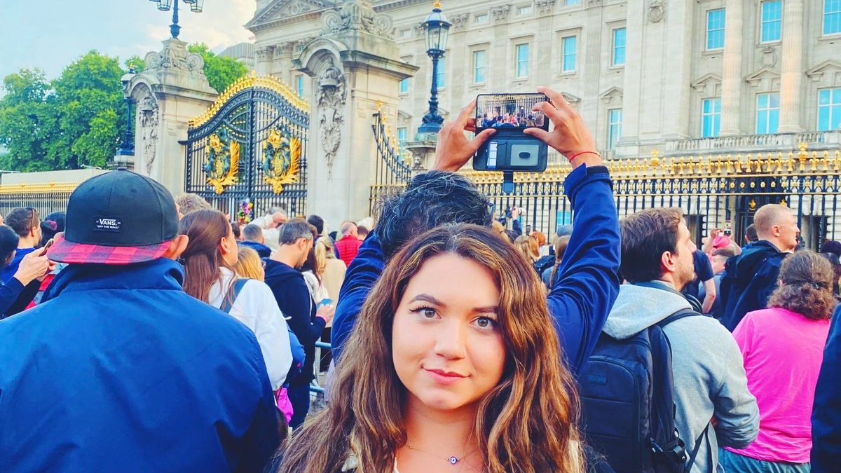 Hiya, my name is Naz and I was lucky enough to study abroad this past semester in London, England. I gained valuable skills and I learned a lot about British history and culture. I will always cherish my experience living in Europe for five months. #GlobalRoadrunner #StudyAbroad