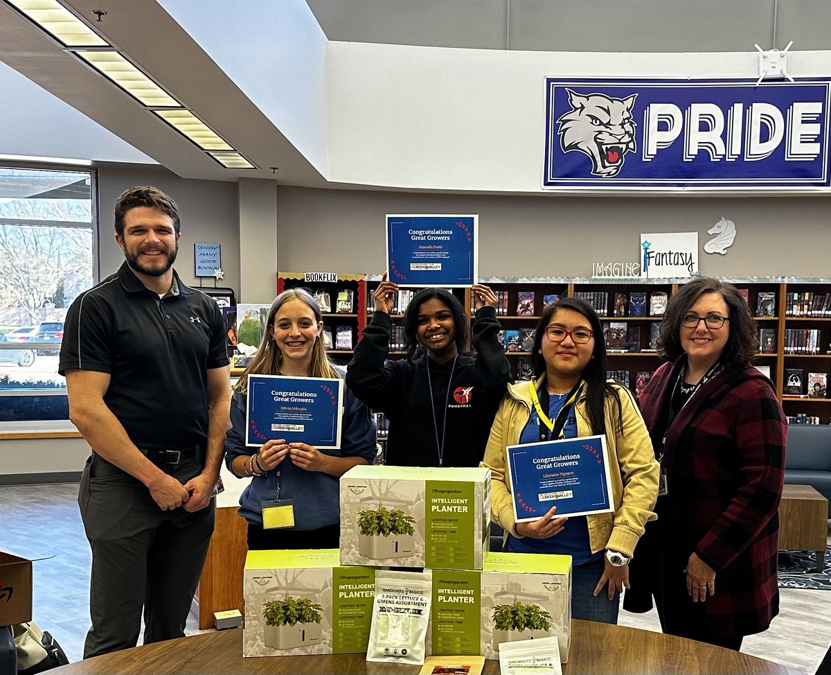 CreekValleyMS's tweet photo. Congratulations to our 7th grade STEM Garden Challenge winners!  #prideinside @LISDSTEM https://t.co/DYcQ5oqFcv