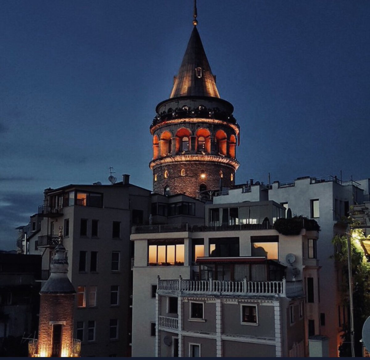 Bir gün sana sevdiğim insanla geleceğim