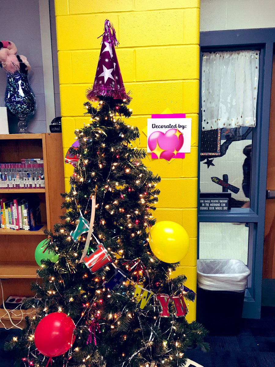 FORESLIBRARY's tweet image. Happy New Year to all my readers out there! Check out our beautiful and inspiring New Years tree decorated by one of our amazing families. Thank you for the great decor to ring in our new year together 🎉💓🎄