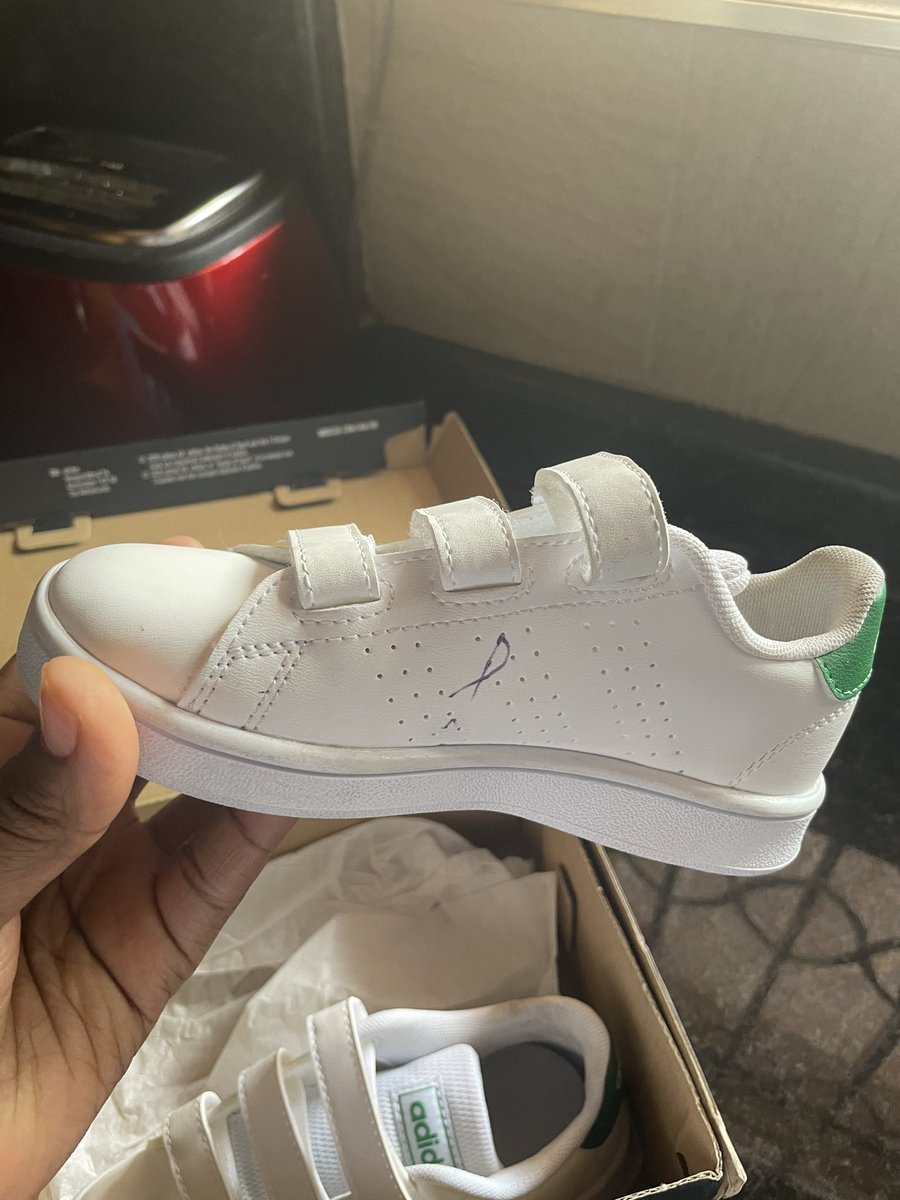 Lera2's tweet photo. @FootgearZA this is what was delivered this morning from an online order. Essentially paid R800 for previously worn shoes! Sies man. https://t.co/dNASRJrVxa