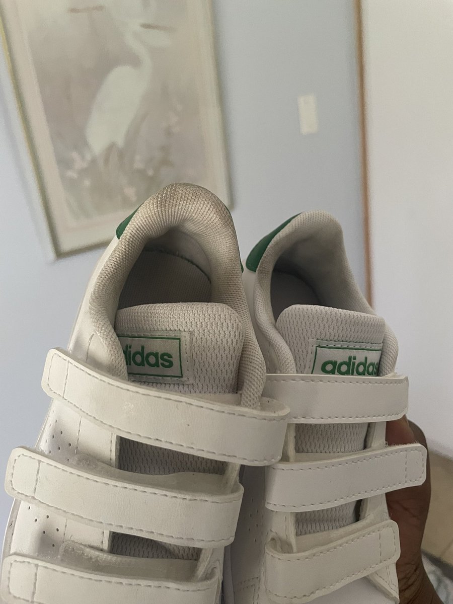 Lera2's tweet photo. @FootgearZA this is what was delivered this morning from an online order. Essentially paid R800 for previously worn shoes! Sies man. https://t.co/dNASRJrVxa