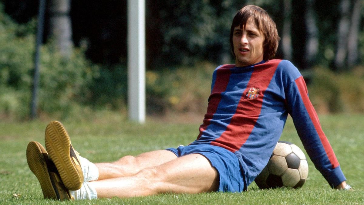 ActuFoot_'s tweet photo. Cette citation de Johan Cruyff : 

« Jouer au football est simple. Mais jouer simple est la chose la plus difficile du monde. » https://t.co/kkkhlpNopy