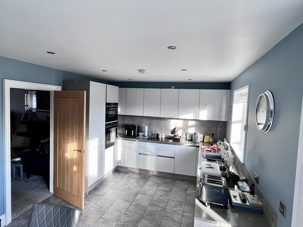 First post of 23! <a href="/ZinsserUK/">Zinsser UK</a> for our use of Bin. Sealed all those water stains away! &amp; enabled <a href="/duluxuk/">Dulux UK | Colour & Inspiration</a> diamond Matt ceilings to shine so bright. 
Walls are durable Matt <a href="/JohnstonesDC/">Johnstone's Decorating Centre</a> 💪🏼 really making this kitchen go from gloomy to boomy 😉👌🏼

Love a good rack 🍷 
Cheers  
@