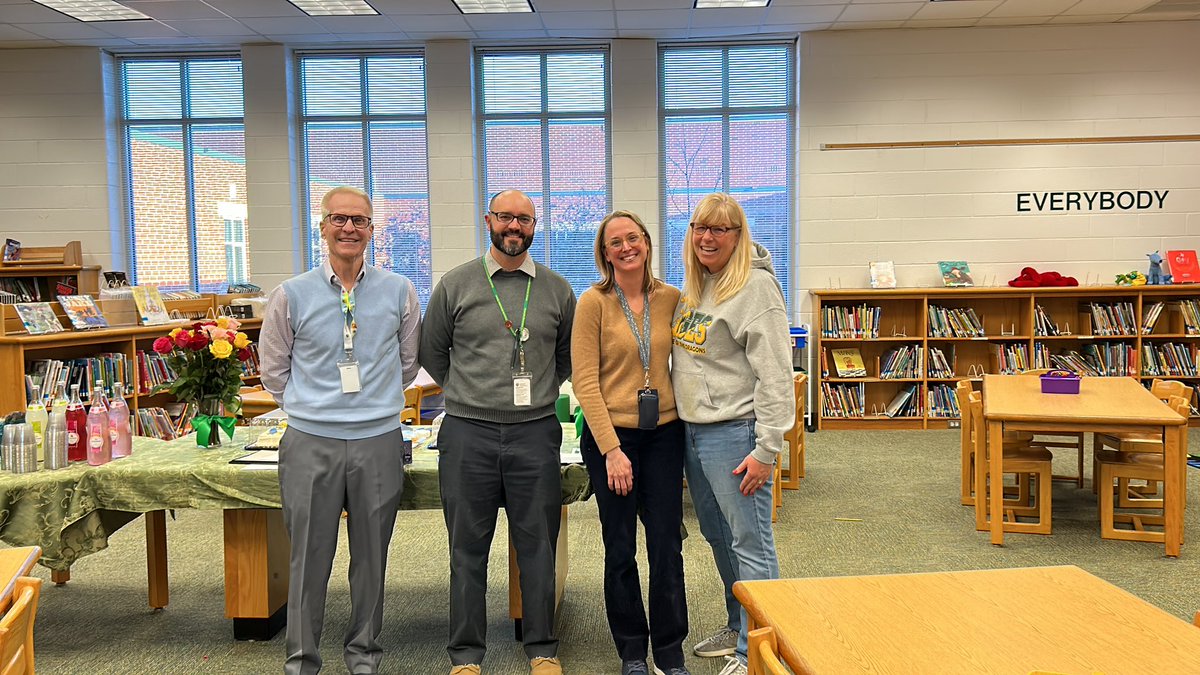 GreenvilleES's tweet photo. Congrats to @dalton9_debbie teacher of the year!! #GreenvilleEs @erika_kersey https://t.co/GVcg0JS2Yy