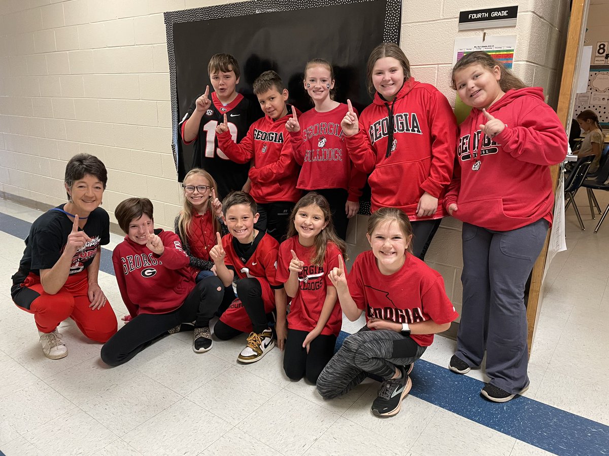 JohnsonWildcats's tweet photo. Our Wildcats are cheering on the Dawgs for the National Championship this evening! Let’s Go, Georgia! https://t.co/IZpnRx2HqK