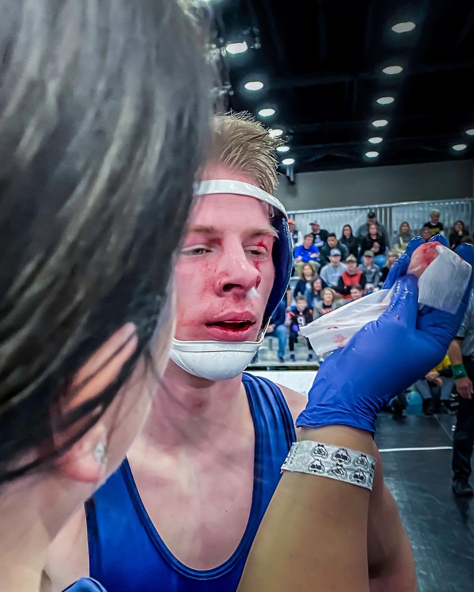 UMaryWrestling's tweet photo. Couldn’t do it without our AT, Liz! 

#athletictraining #sportsmedicine 
#hooksup #lifeatmary https://t.co/UGHpHcLh4V