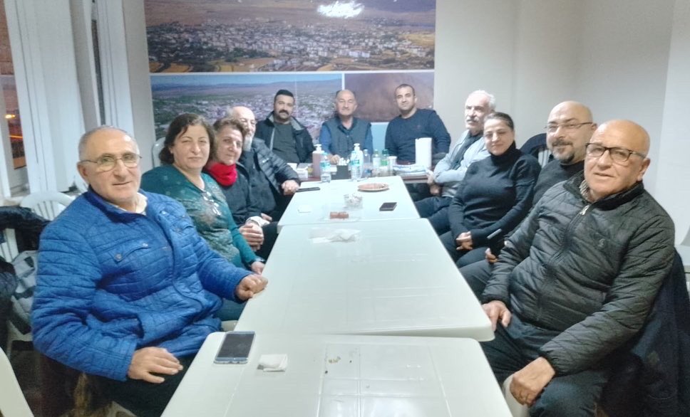 kar_def's tweet photo. KAYY-DER heyeti kurumumuzu ziyaret etti. 

Bölgemizin köklü STÖ’lerinden Kayy-der yönetim olarak kurumumuzu ziyaret etmiştir. Coğrafyamızın geleceği, ekolojik tahribatlar ve kültürel kırımlara karşı ortak istişareler ve geçmişten geleceğe birlikte inşa seçenekleri konuşulmuştur. https://t.co/O3UZWl0twI