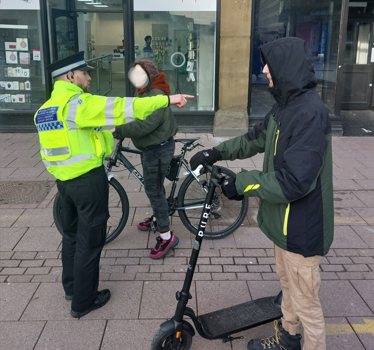 cardiffcouncil's tweet photo. Another successful operation to tackle irresponsible cyclists cycling on Queen Street.
 
Over 30 riders stopped &amp;advised 👍 
Great partnership work between-City Centre Management Team&amp; @SWPCardiff #CityCentreNPT👏

Please use Dumfries Pl &amp;Boulevard de Nantes cycle lanes #OpCastor https://t.co/f8w9iHQ35s