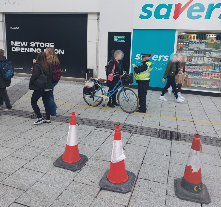 cardiffcouncil's tweet photo. Another successful operation to tackle irresponsible cyclists cycling on Queen Street.
 
Over 30 riders stopped &amp;advised 👍 
Great partnership work between-City Centre Management Team&amp; @SWPCardiff #CityCentreNPT👏

Please use Dumfries Pl &amp;Boulevard de Nantes cycle lanes #OpCastor https://t.co/f8w9iHQ35s