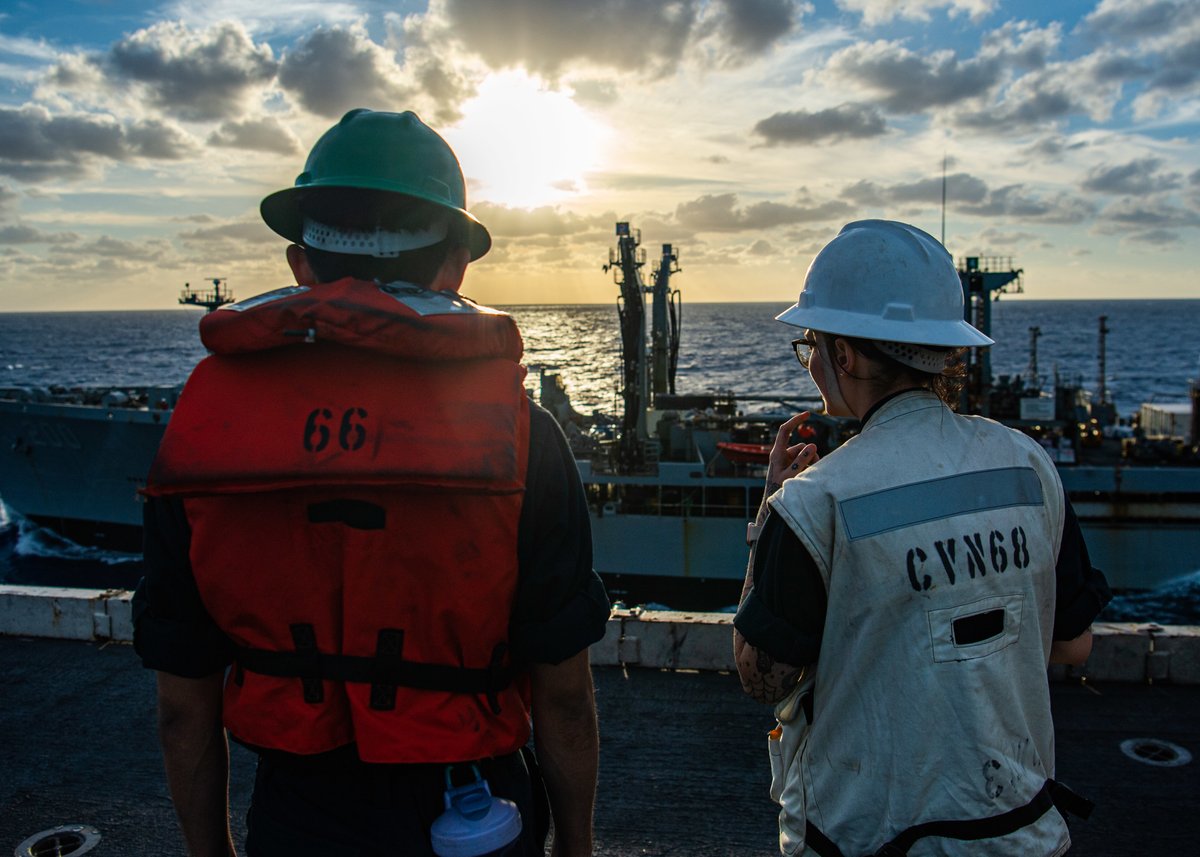 US7thFleet's tweet image. Sailors aboard the @USNavy's aircraft carrier #USSNimitz #CVN 68 conduct a replenishment-at-sea with the @MSCSealift Henry J. Kaiser-class underway replenishment oiler USNS Guadalupe (T-AO 200). #FreeandOpenIndoPacific | #MSCDelivers | #FeedingtheFleet