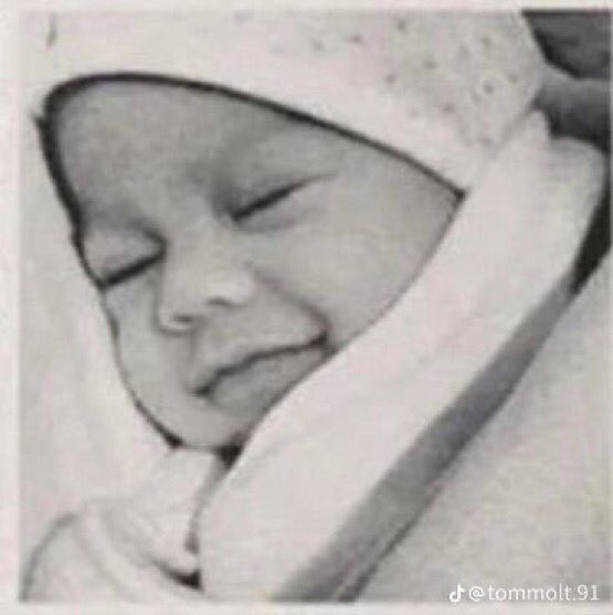 94STUFF_'s tweet photo. cute? cute the fact that Harry Styles was trying to smile when he was just a baby https://t.co/s0gmGFywfm